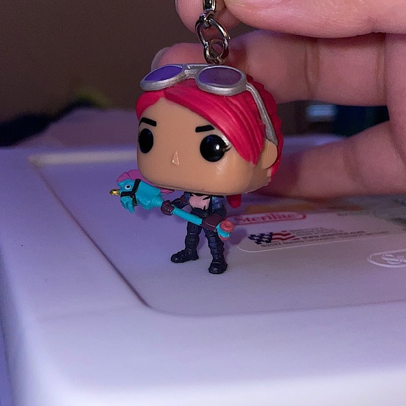Fortnite Bright Bomber Pop Figure Keychain - Picture 5 of 5